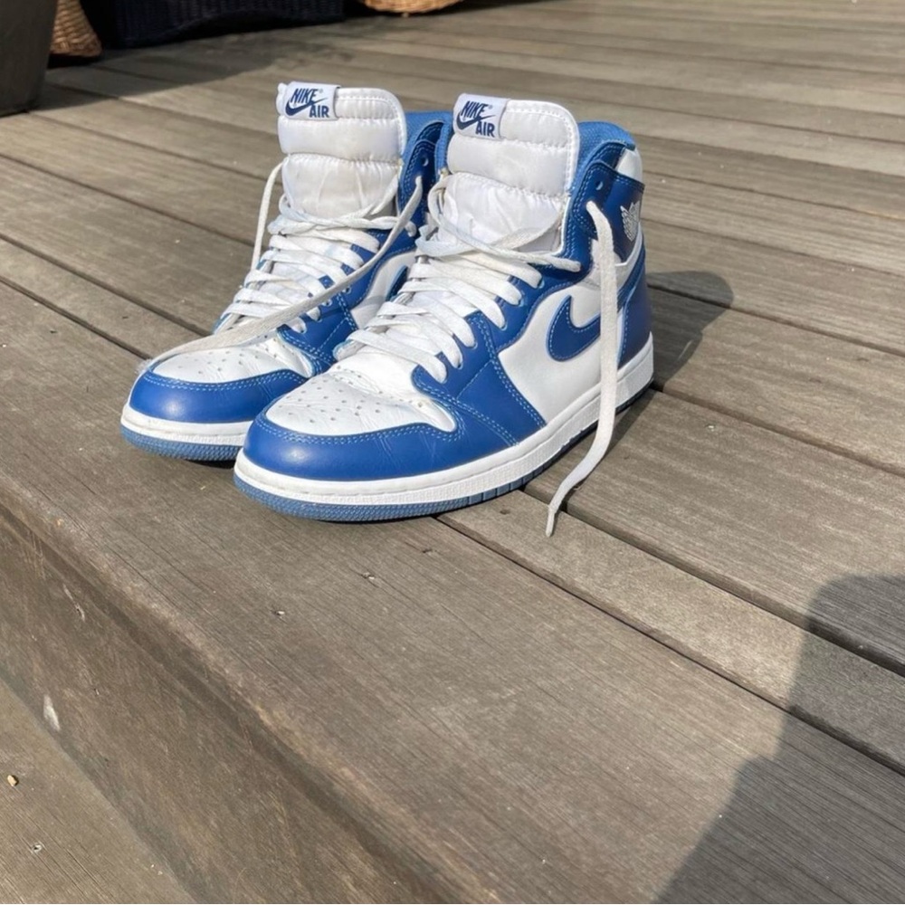 Nike Jordan 1 sky blue High-Top Sneakers in Blue and White